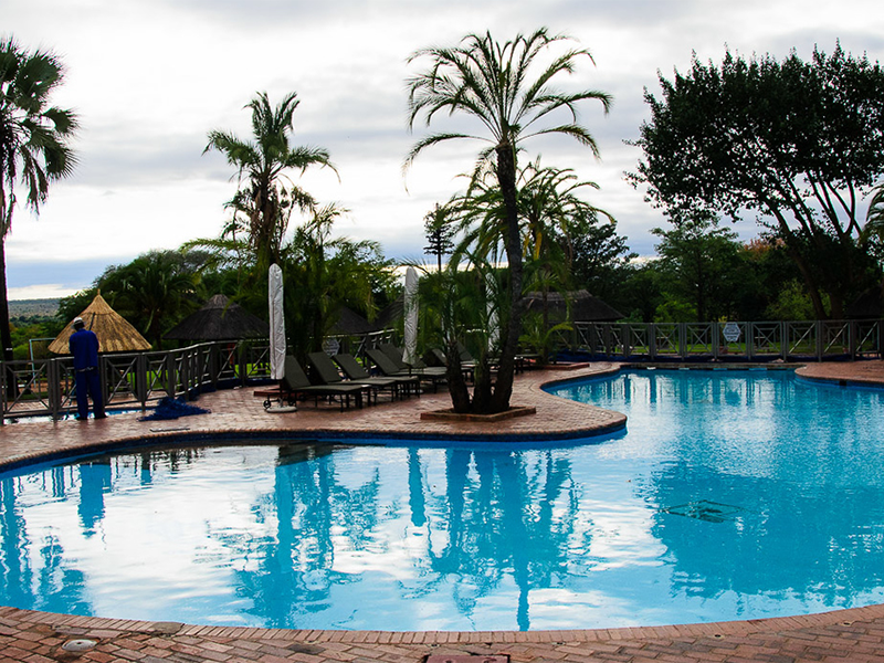 游泳池余氯過高怎么辦